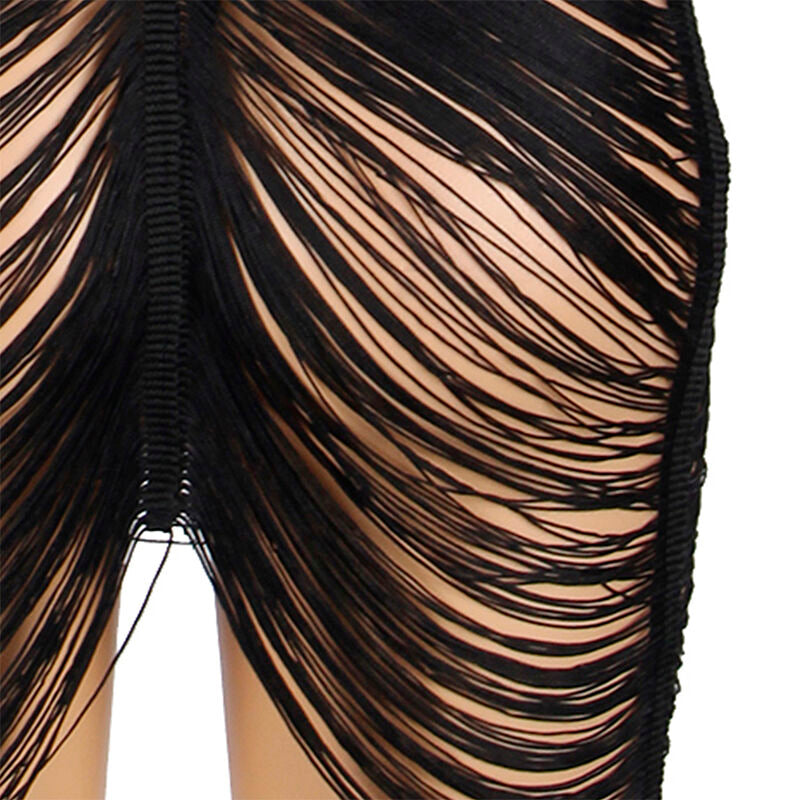 Robe à bretelles sensuelle avec string — détail texture surface