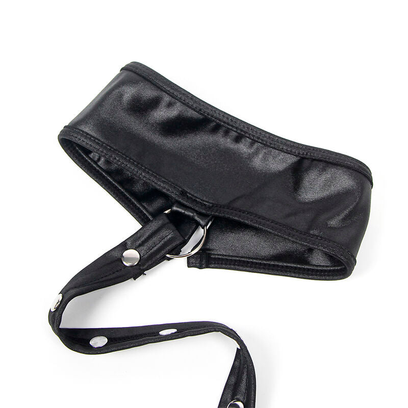 Detail du collier et de la sangle d'epaule en wetlook Subblime avec boucle metallique, accessoire pose seul sur fond blanc.