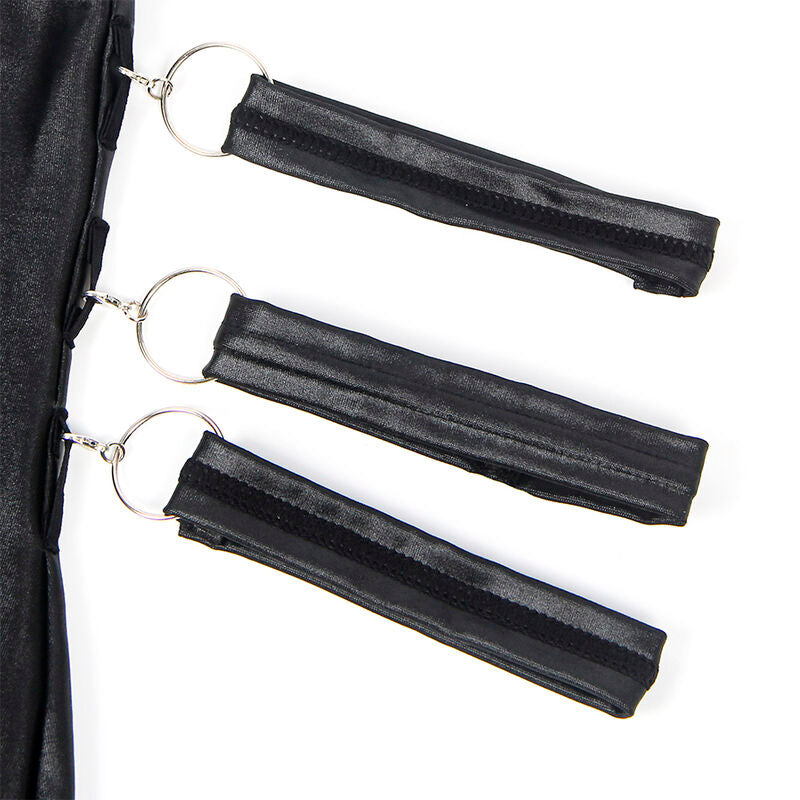 Gros plan sur trois sangles wetlook noires Subblime equipees de mousquetons metalliques, accessoires alignes sur fond blanc.