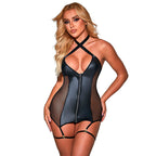 Modele de face portant la nuisette wetlook noire Subblime a col croise et zip, empiecements mesh transparents, pose glamour fond clair.