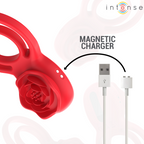 Gros plan sur les deux contacts de charge magnétique du cockring Gail, avec le câble de charge fourni
