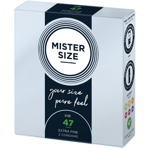 Boite Mister Size 47 mm Extra Fine de trois quarts, preservatifs taille XS pres du corps en latex, design noir a cercle blanc, conditionnement de 3