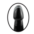 Gros plan en medaillon sur la tete bulbeuse du plug propulseur en silicone noir, surface lisse non realiste pensee pour une insertion facile et un confort anal.