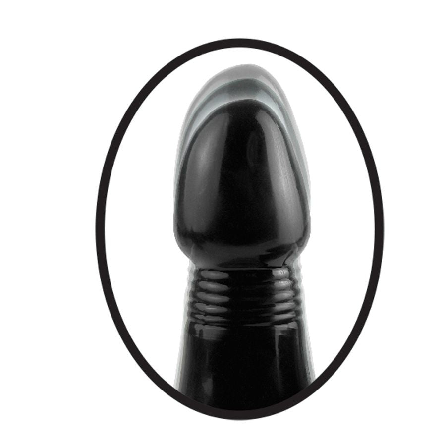 Gros plan en medaillon sur la tete bulbeuse du plug propulseur en silicone noir, surface lisse non realiste pensee pour une insertion facile et un confort anal.