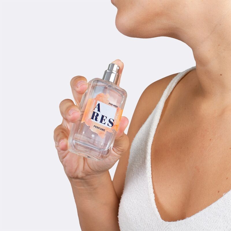 Spray parfumé aux phéromones pour homme — vue de dos