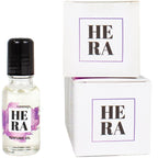 Flacon roll-on Hera For Women aux pheromones devant ses boites blanches empilees, huile de parfum feminine 20 ml Secret Play a bille pour application sur la peau.