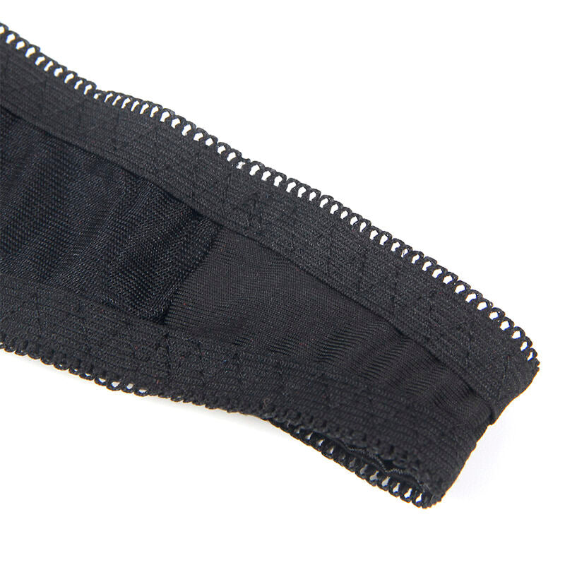 Détail macro du bord et de la couture festonnée du string noir Subblime, montrant la maille élastique souple de l'ensemble lingerie 2 pièces.