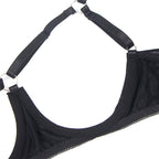 Ensemble soutien-gorge ouvert, string et jarretelles — détail texture surface 3