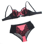 Ensemble lingerie dentelle et résille push-up — détail texture surface 2
