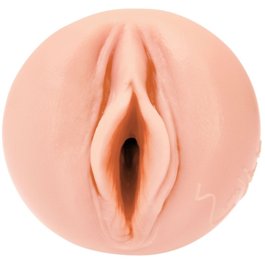 Gros plan frontal sur l'orifice vaginal realiste du masturbateur Emma Hix, levres moulees detaillees en cyberskin couleur chair, entree du canal interne texture Syrup.