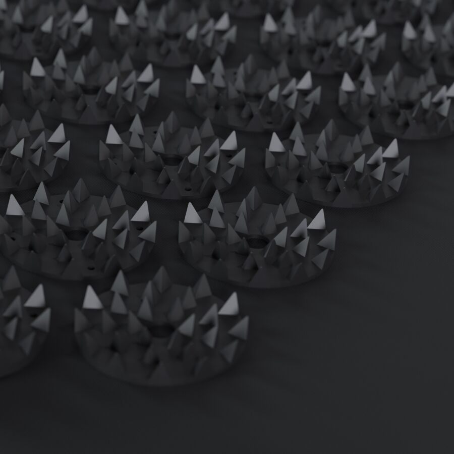 Macro des picots pyramidaux du tapis d acupression Lelo Come Together sur fond sombre, detail de la surface de massage corporel relaxant et sensoriel.