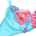 Ensemble maille brodée fleurs en relief — vue de profil 2