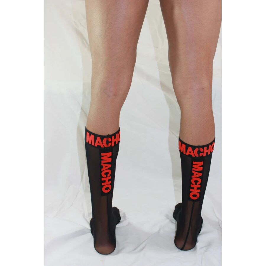 Chaussettes hautes homme noires semi-transparentes vues de dos pieds joints, logo Macho rouge, maille polyester elastique fetichiste seconde peau.