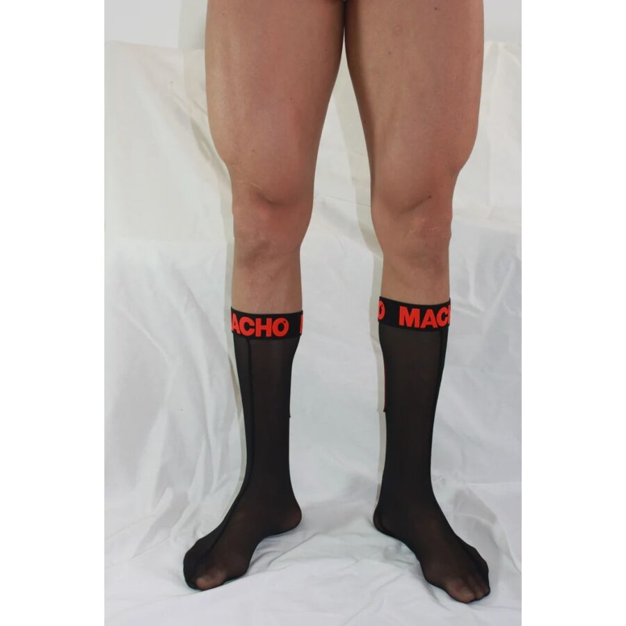 Chaussettes hautes homme noires semi-transparentes jambes ecartees, bord logo Macho rouge, maille elastique fetichiste fine soulignant le galbe.