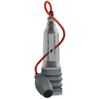Pompe à pénis à eau Bathmate vue seule, cylindre transparent gradué, soufflet gris et poire de pompage rouge à tuyau, utilisation sous la douche ou dans le bain.