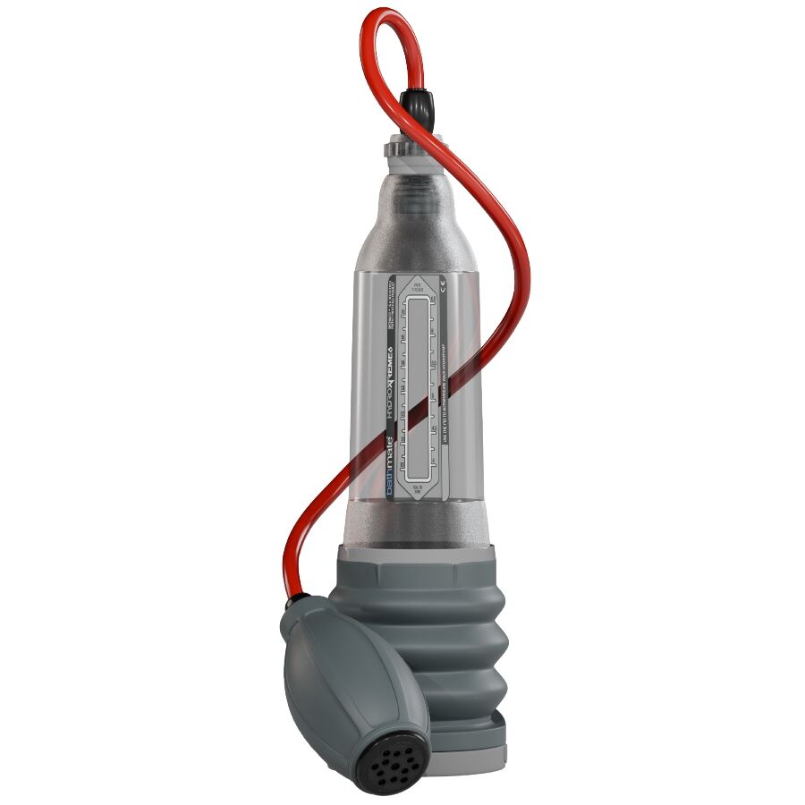 Pompe à pénis à eau Bathmate vue seule, cylindre transparent gradué, soufflet gris et poire de pompage rouge à tuyau, utilisation sous la douche ou dans le bain.