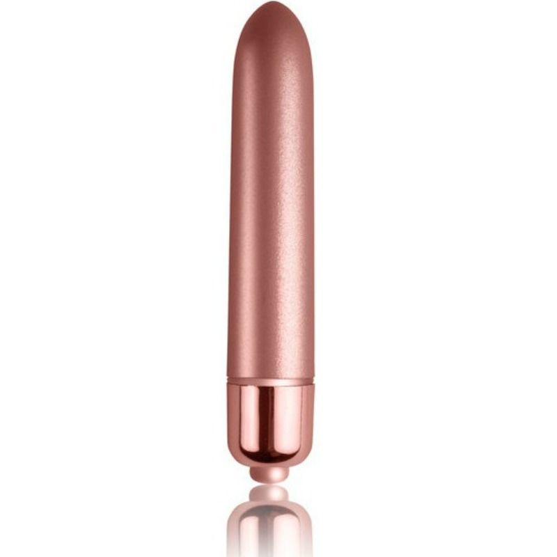 Mini balle vibrante allongée à pointe de précision en finition or rosé métallisé, base à embout chromé, surface lisse brillante, format de poche non anatomique.