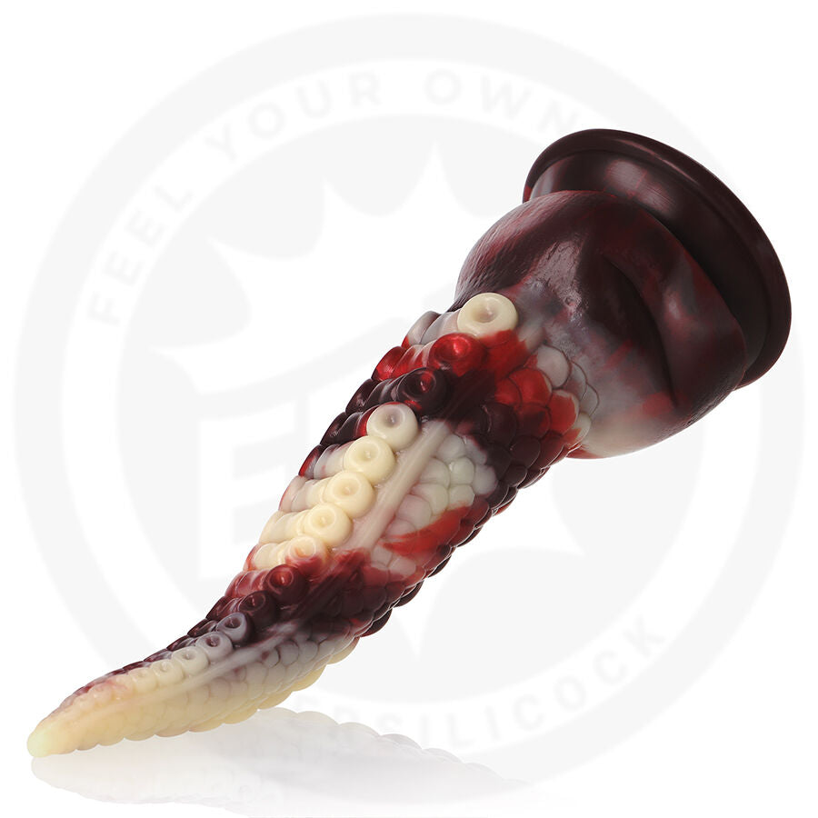 Gode fantaisie corne rouge, blanc et noir presente couche, courbe effilee complete visible, silicone souple soulignant la longueur du modele torsade.