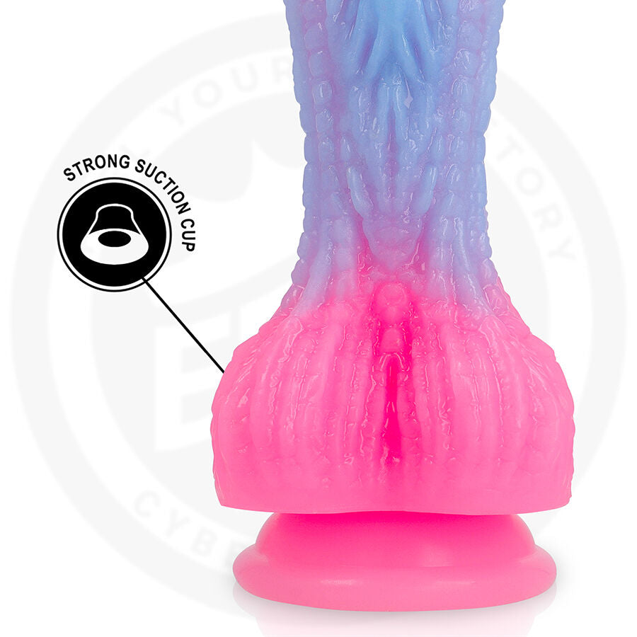 Detail de la base ventouse rose du gode fantaisie bleu, replis sculptes realistes et pictogramme strong suction cup, silicone flexible pour fixation ferme.