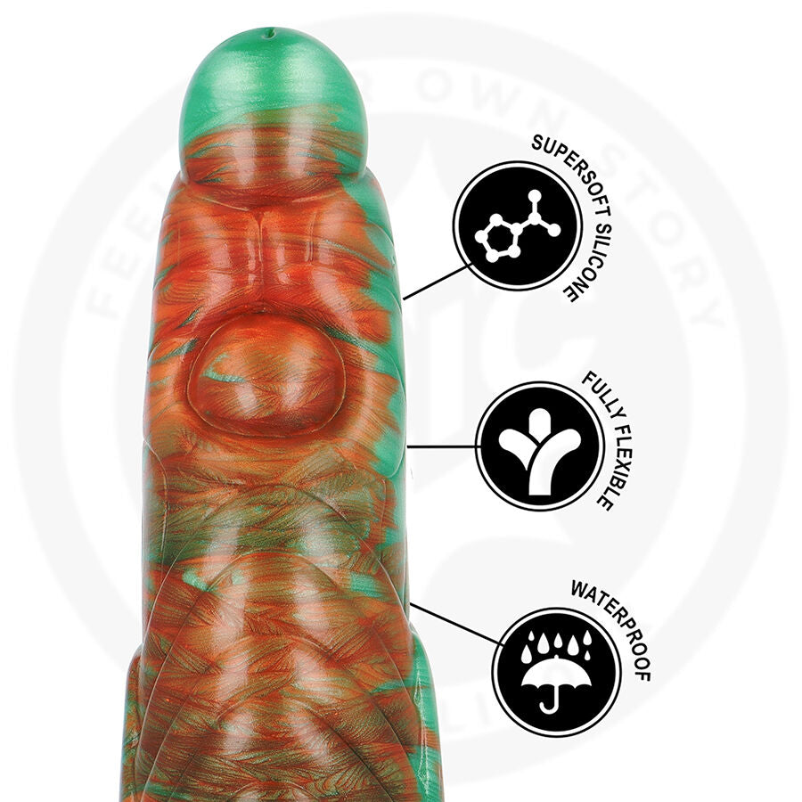 Gros plan du gode fantaisie Tiryon en silicone orange et vert, tete arrondie et reliefs ecailles, avec pictos supersoft, flexible et waterproof, design fantasy.
