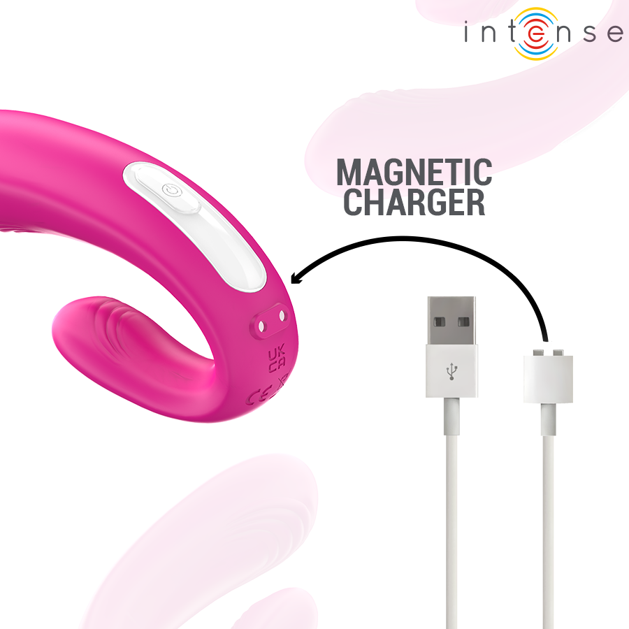 Stimulateur de couple Janet rose en silicone avec son cable de charge magnetique, forme en U compacte visible, jouet rechargeable a porter pendant le rapport