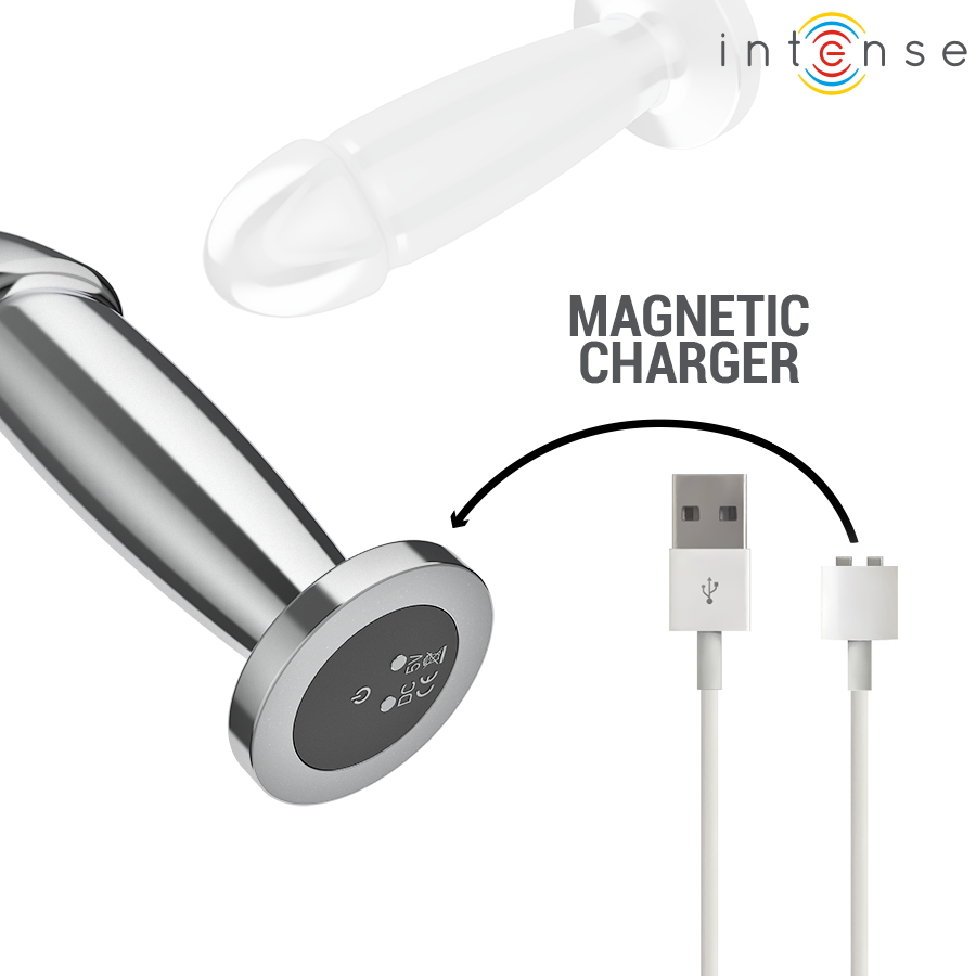 Plug anal Intense translucide a embout metallique chrome presente avec son cable de charge magnetique USB, base plate stable et finition brillante