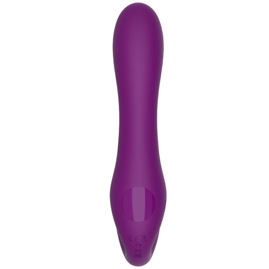 Gode-ceinture sans bretelles violet vu de face, tige principale lisse incurvee en silicone avec base striee, sextoy 2 en 1 porte sans harnais pour le couple.