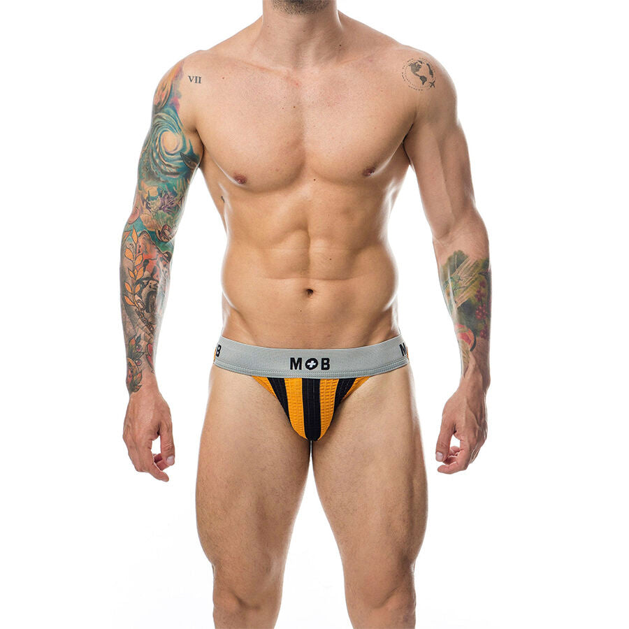 Jockstrap homme raye orange et noir MOB porte de face, ceinture grise logotee et pochette galbante, presente sur un torse masculin tatoue et muscle.