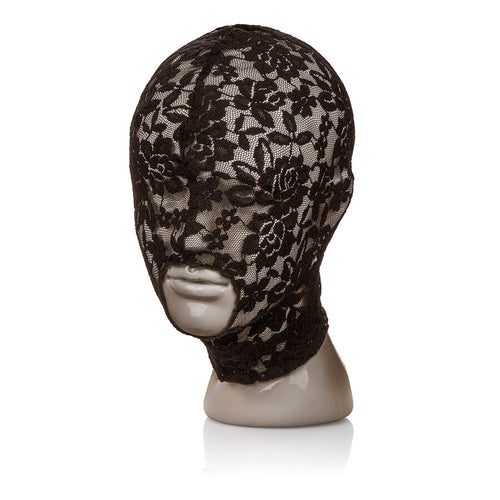 Cagoule en dentelle noire Scandal a bouche ouverte presentee sur une tete mannequin neutre, accessoire de privation sensorielle souple et respirant.