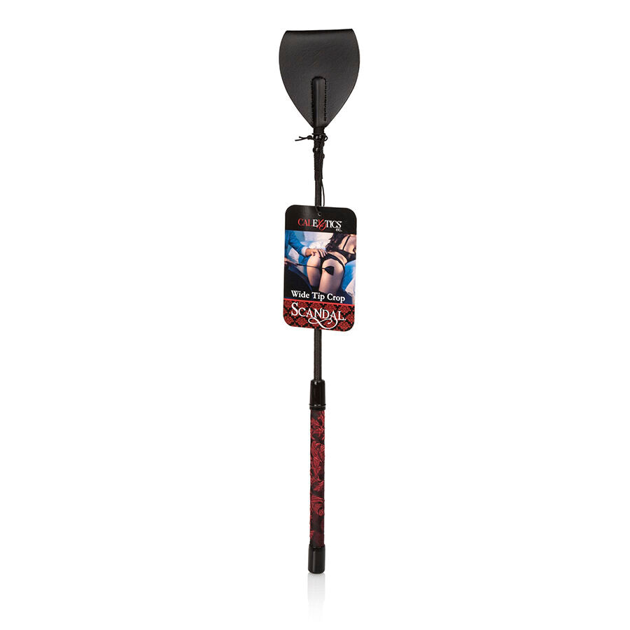 Cravache a pointe large Scandal sous blister suspendu, manche brocart rouge et embout large noir, accessoire d'impact cousu main pour des sensations graduelles.