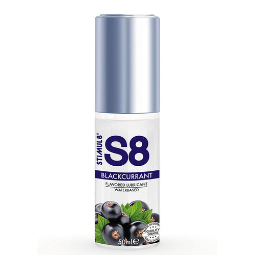 Flacon pompe S8 Blackcurrant 50 ml de face, lubrifiant gourmand base eau saveur cassis, visuel de myrtilles, glisse onctueuse longue duree sans paraben.