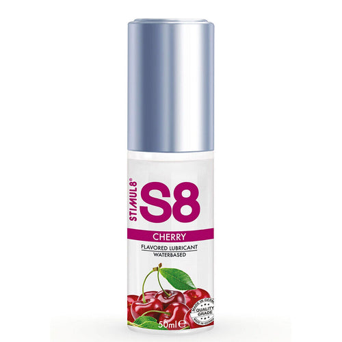 Flacon S8 lubrifiant gourmand cerise 50 ml debout de face, etiquette fuchsia avec cerises rouges, gel comestible a base d'eau parfum cerise et glisse onctueuse
