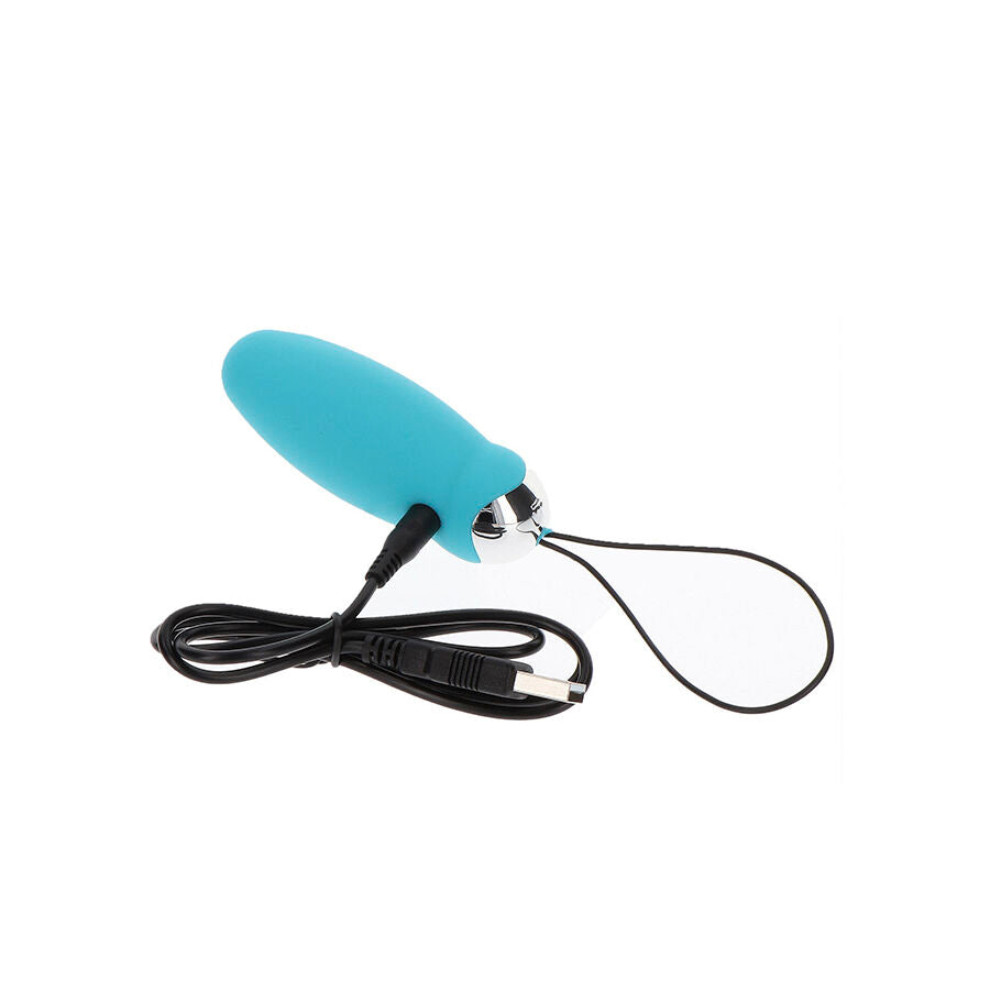 Oeuf vibrant bleu turquoise branche sur son cable USB noir de recharge, cordon de rappel visible. Stimulateur a 8 modes rechargeable en silicone body-safe.
