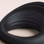 Anneau pénien vibrant en silicone pour couple — vue de profil