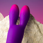 Vibromasseur rabbit flexible Glo-Girl oreilles vibrantes vio — détail texture surface