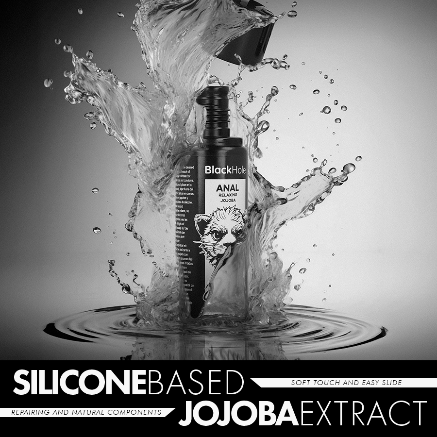 Gel anal Black Hole Relax base silicone jojoba sur grande eclaboussure noire, flacon au logo chien, mentions Silicone Based et Jojoba Extract longue tenue