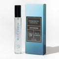 Eau de parfum aux phéromones homme Blue Ember, roll-on devant sa boite bleu degrade Pheromone Cologne, notes orange bergamote menthe cedre lavande, formule vegan longue tenue.