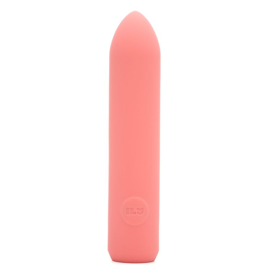 Mini vibromasseur bullet corail présenté debout, corps cylindrique lisse à pointe arrondie et bouton de commande gravé, vue verticale détaillée du produit sur fond blanc parfaitement épuré.
