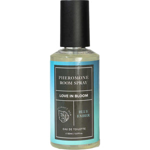 Spray d'ambiance aux phéromones Blue Ember, flacon bleu clair Pheromone Room Spray Love In Bloom, brume fraiche orange menthe bergamote lavande cedre pour la piece.