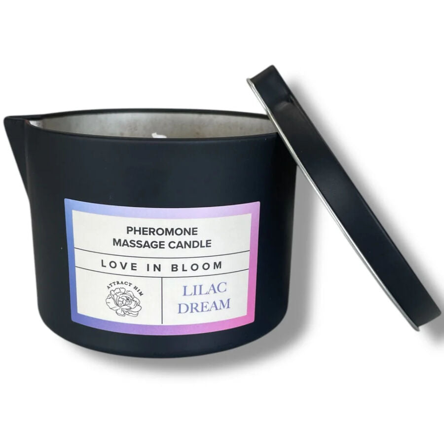 Bougie de massage gourmande Lilac Dream, pot noir Pheromone Massage Candle Love In Bloom couvercle entrouvert, cire karite fondante notes vanille bois de cachemire musc.