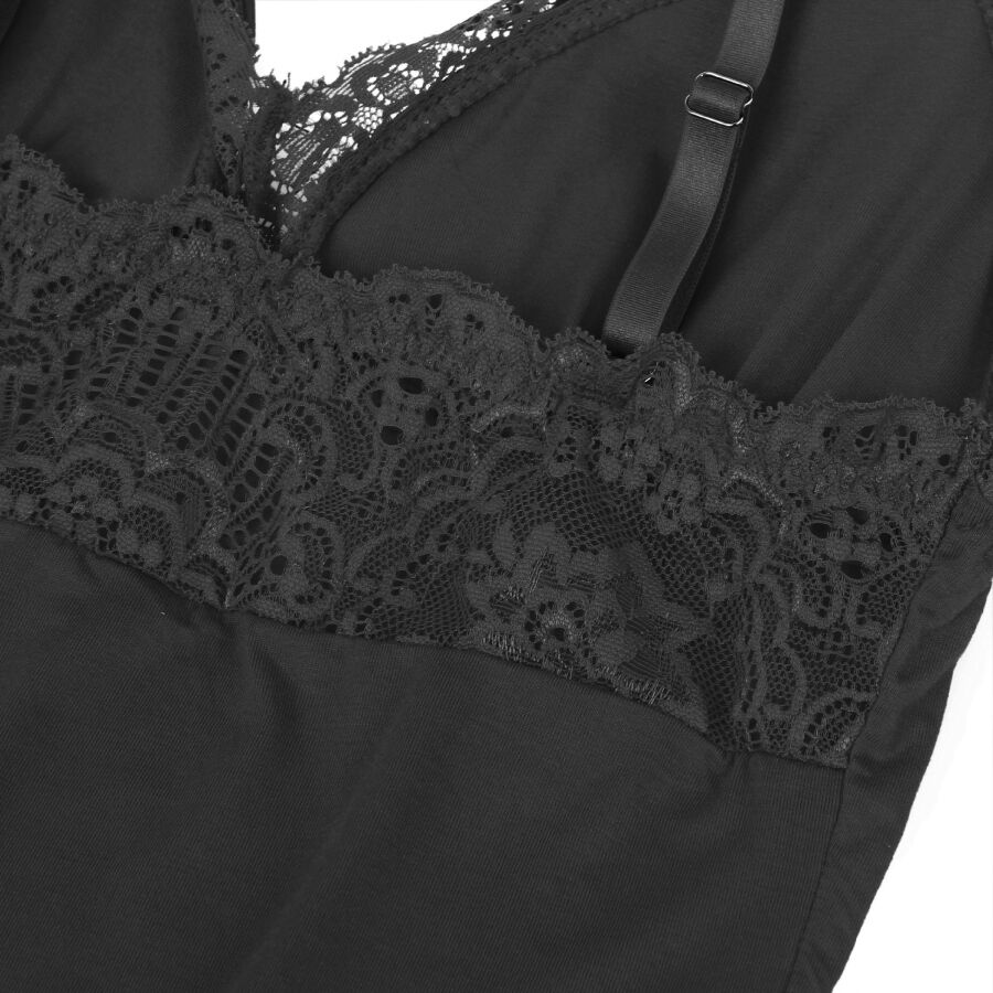 Gros plan sur la dentelle florale du buste du teddy noir Subblime, motif festonne ajoure cousu sur le jersey, finition raffinee de la marque.
