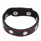 Cockring sangle cuir noir a surpiqures rouges et pressions reglables, anneau penien BDSM masculin presente seul sur fond blanc