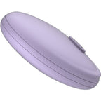 Telecommande lilas du Gizi Duo vue de trois quarts, coque ovale lisse et bouton lateral, controle a distance du sextoy de couple synchronise SVibe en silicone.