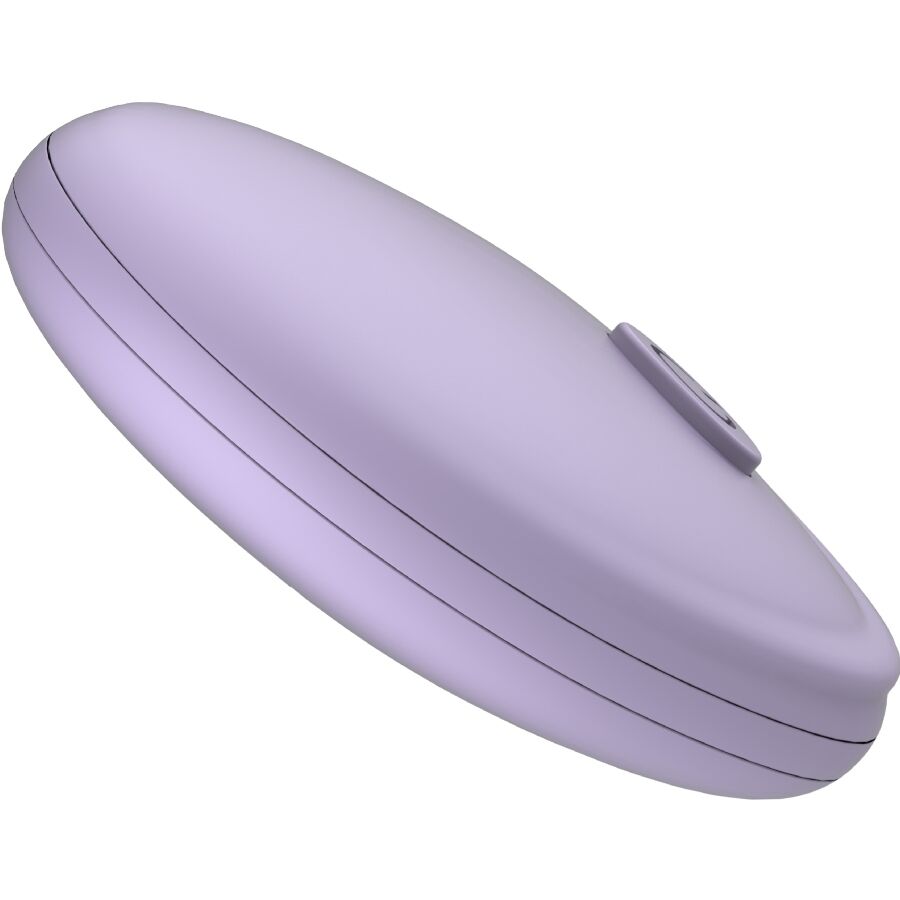 Telecommande lilas du Gizi Duo vue de trois quarts, coque ovale lisse et bouton lateral, controle a distance du sextoy de couple synchronise SVibe en silicone.