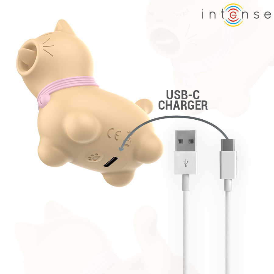 Stimulateur clitoridien Intense chat beige renverse montrant le port de charge, cable USB-C illustre, silicone doux rechargeable au design animal mignon.