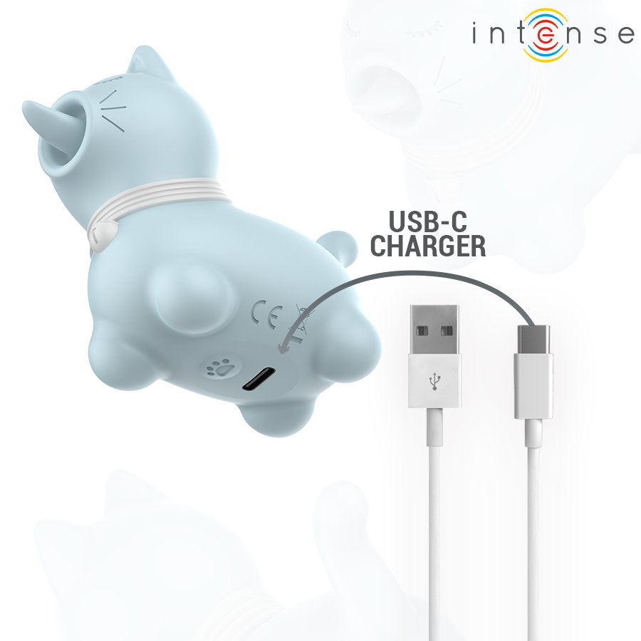 Stimulateur clitoridien Intense chat bleu pastel renverse montrant le port de charge, cable USB-C illustre, silicone doux rechargeable design animal.