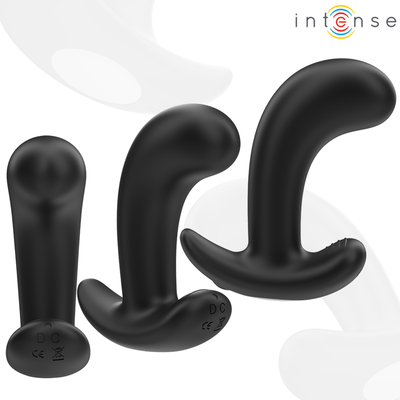 Trois plugs anaux Chandler Intense noirs en silicone de tailles progressives, formes courbees a base evasee pour une stimulation anale en douceur