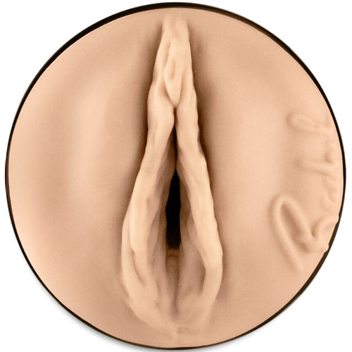 Gros plan circulaire de l'entree vulve realiste de la gaine Rachel Starr, relief moule en TPE couleur chair, canal texture pour une penetration souple et detaillee.
