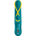 Rabbit Amorino en silicone vert vu de face, bande clitoridienne jaune en forme de boucle posee sur le corps vibrant, poignee a trois boutons de commande pour double stimulation.