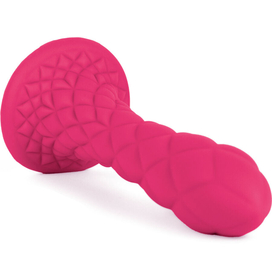 Gode fantaisie Silexd Dreamy rose en silicone, motif écailles losangées et bulbe arrondi, vue allongée sur base ventouse — sextoy thermoréactif ultra-soyeux non réaliste